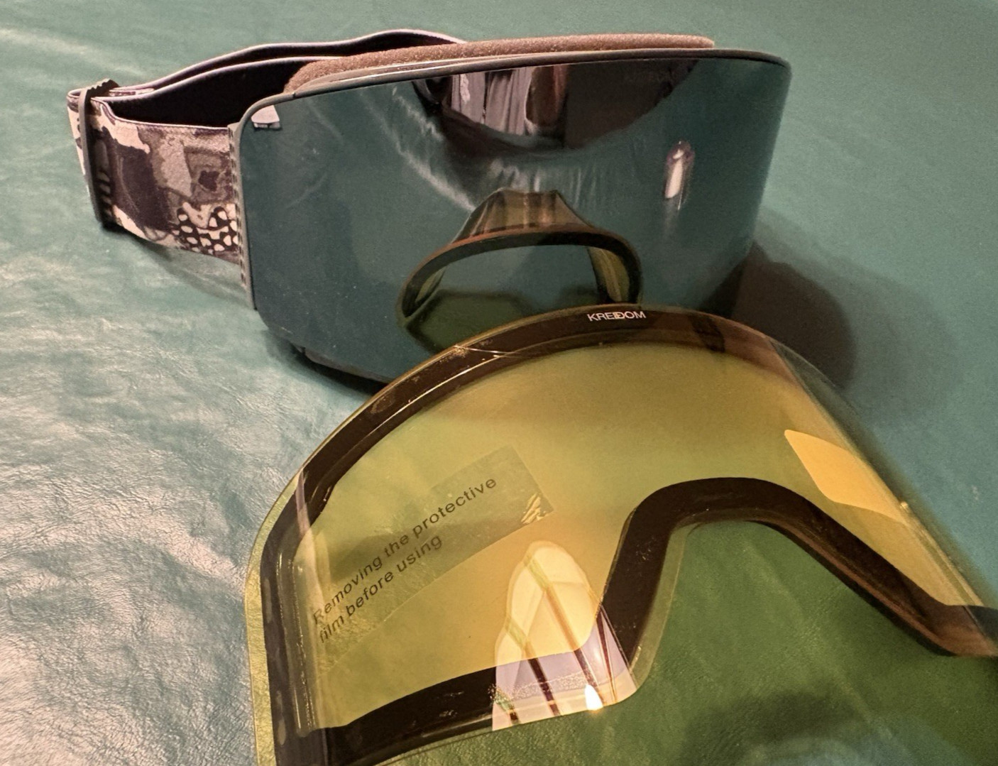 SKI/SNOWBOARD GOGGLES-KREEDOM BRAND E-VADER MODEL-GLOSS GREY FRAME-MIRROR LENS