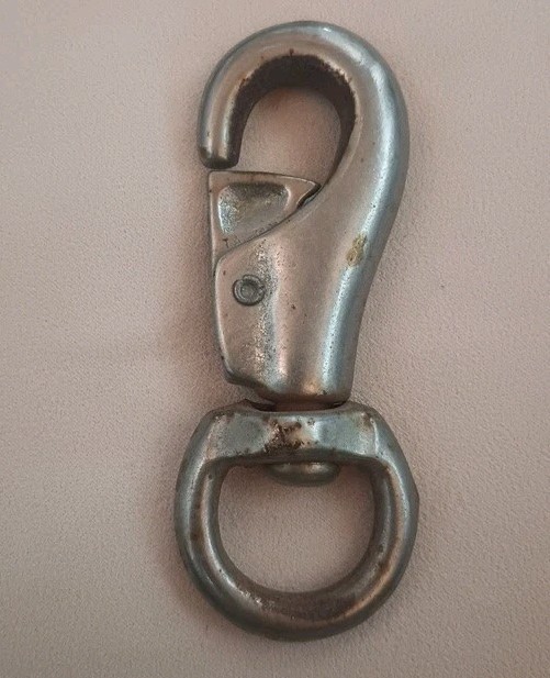 4" Nickle Plated stainless steel Bull snap with 1" round swivel eye. Big Clasp