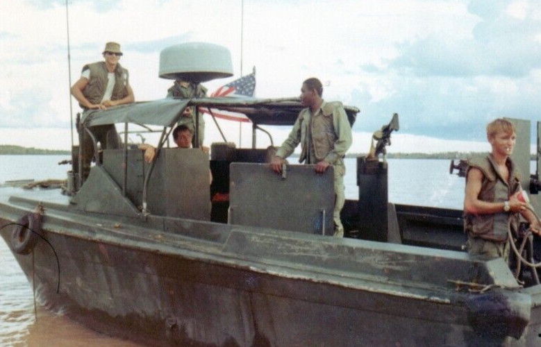 Vietnam  War  Photos --  River Patrol Boats And Crew