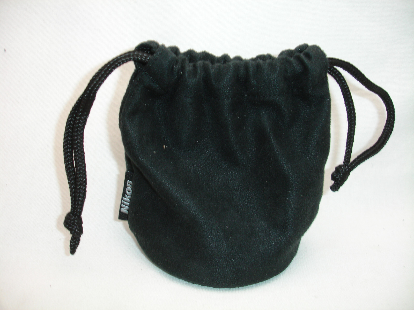 Nikon CL-0913 Soft Lens Case Pouch for AF-S 35mm f 1.8G , Black / Genuine