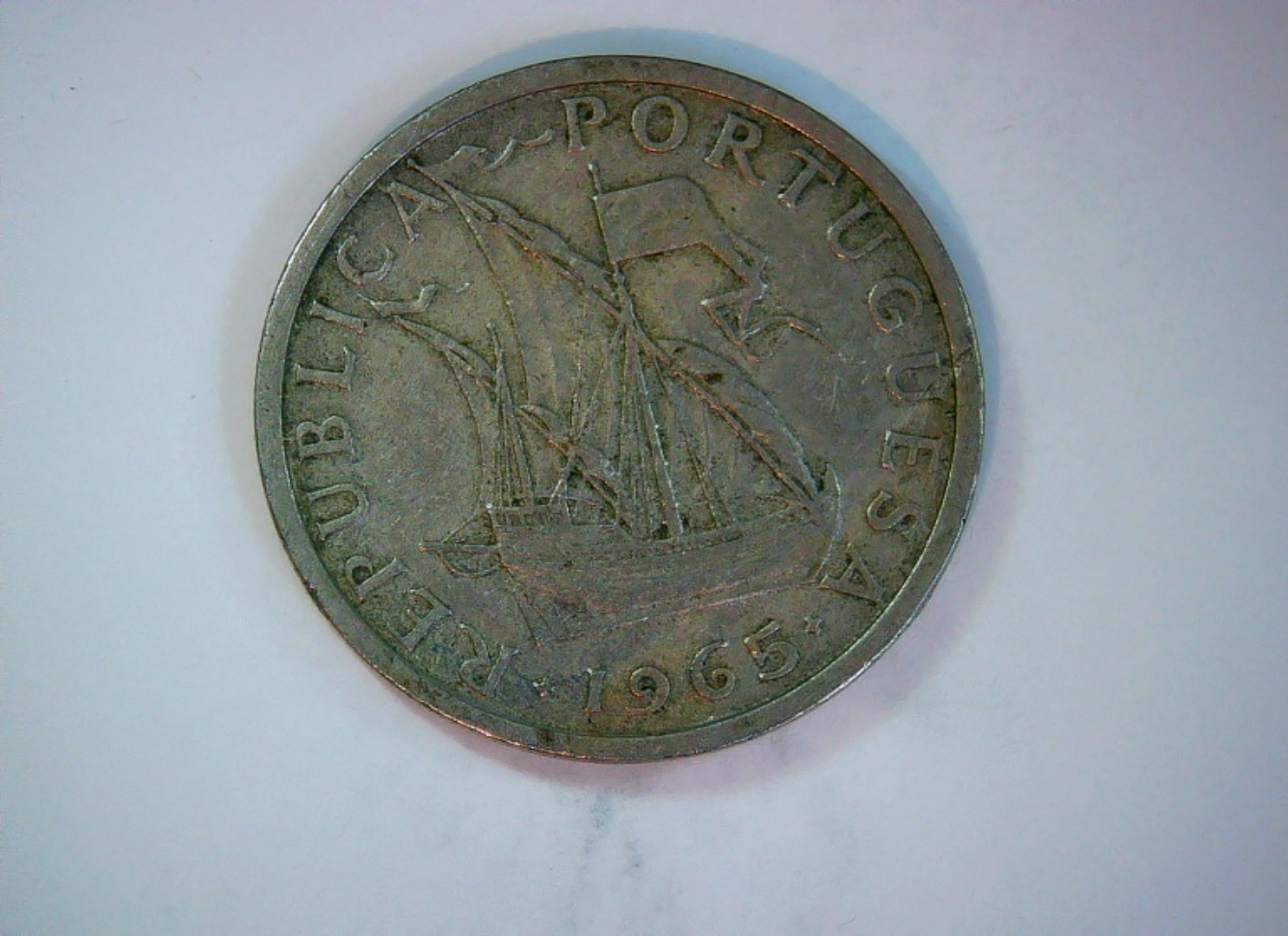 Portugal 1965 5 Escudos Portuguese 5 Escudos (Caravel / Coat of Arms) Coin