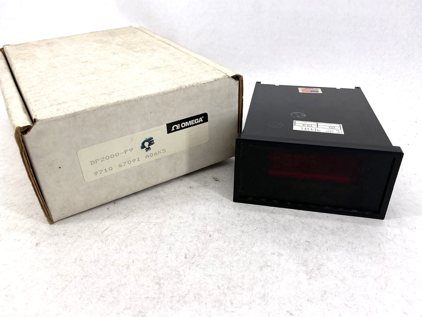 New OMEGA DP2000-P9 Omegarometer Strain Gauge / Monitor 120VAC 4-Watts