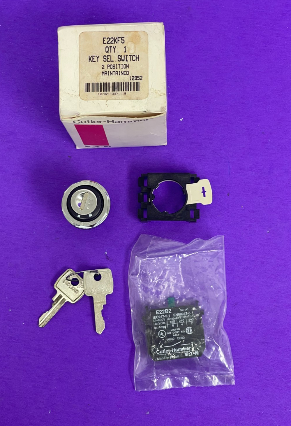 Cutler Hammer E22KF5 Key Selector Switch 2 Position Maintained