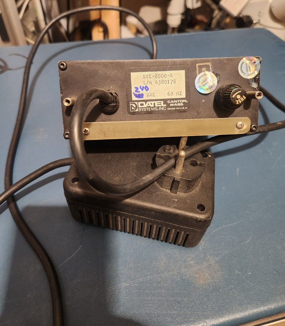 Datel high precision voltage source calibrator DVC-8500 A power 230V AC 4.5digit