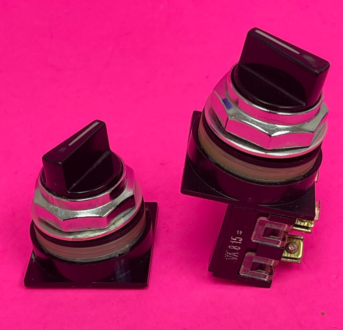GE CR104P Selector Switch, 2-Position, Knob,1NO/1NC & Selector Switch Knob Only
