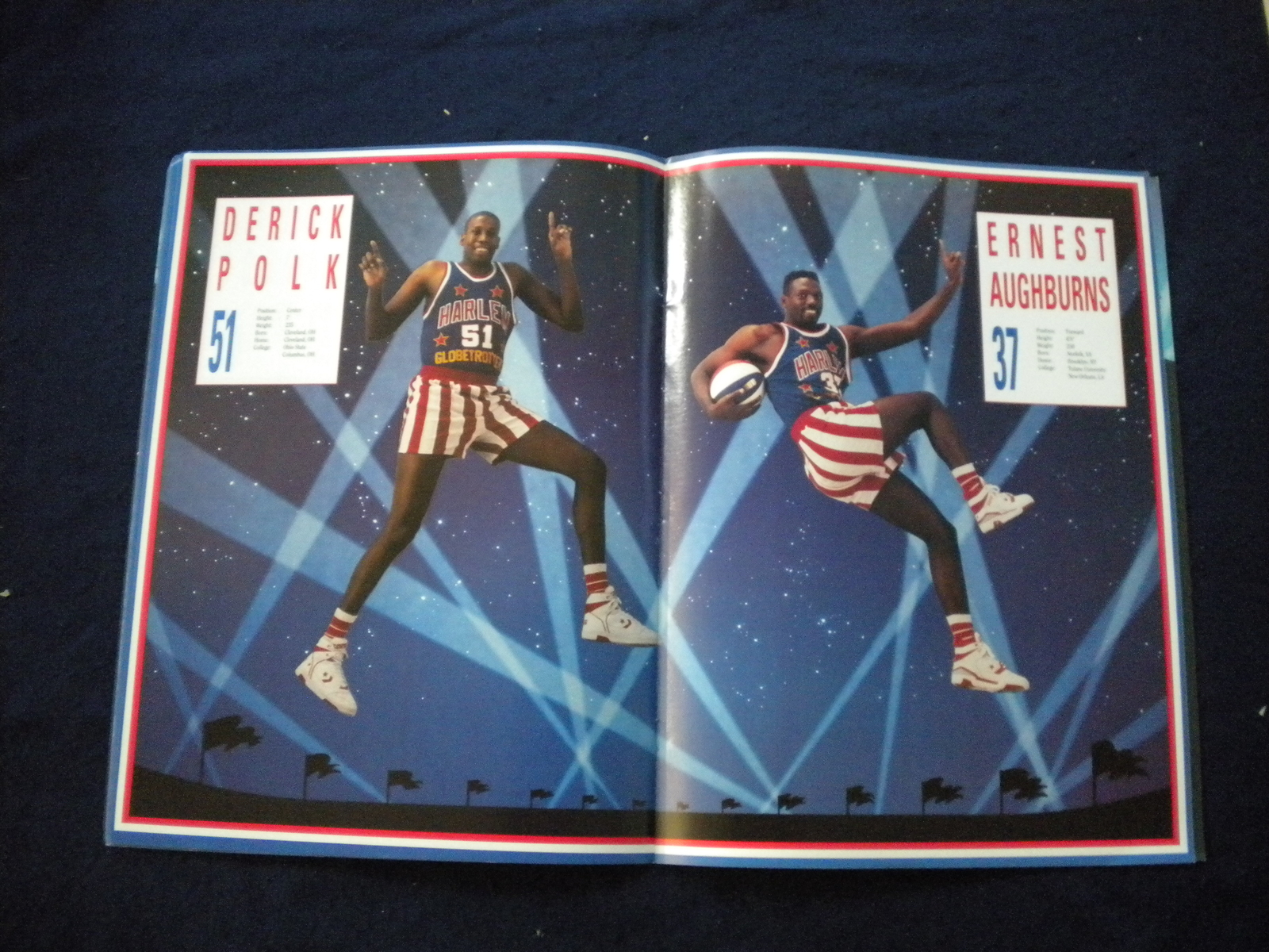 1990 HARLEM GLOBETROTTES WORLD TOUR SOUVENIR PROGRAM - J 8307