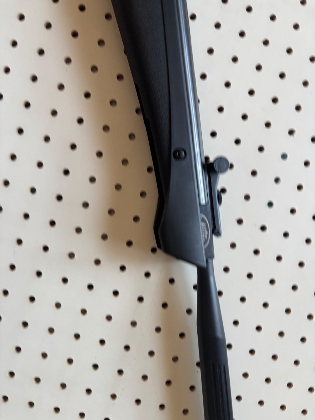 crossman shockwave quiet fire .22 cal 950 fps w/ pellets, scope, and pen loader