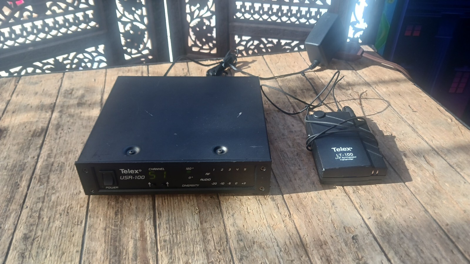Telex USR-100 UHF Wireless Microphone Combo System