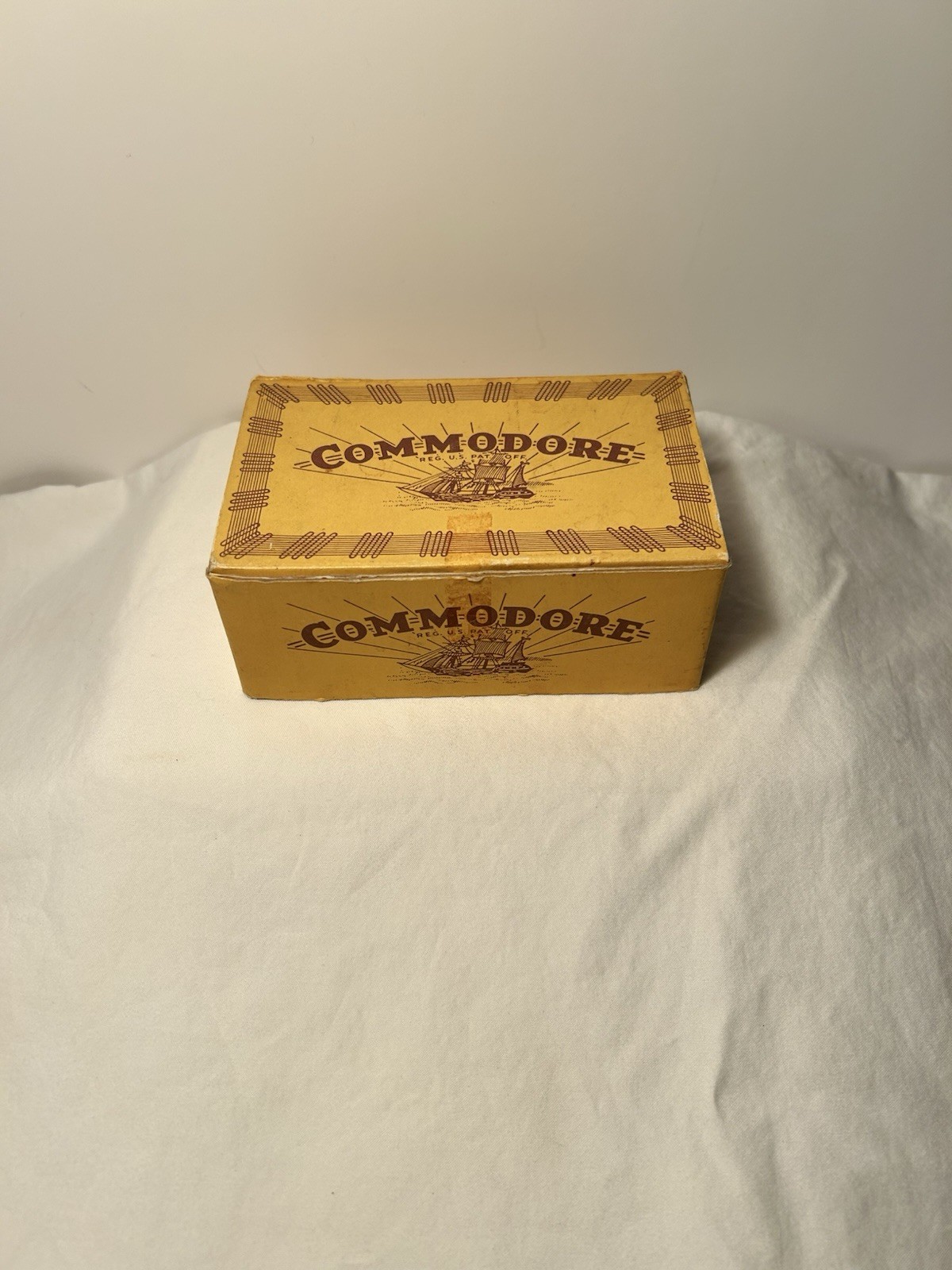 Vintage Commodore Box With Brass Safety Pins Size 0 Gilt Open Made In England