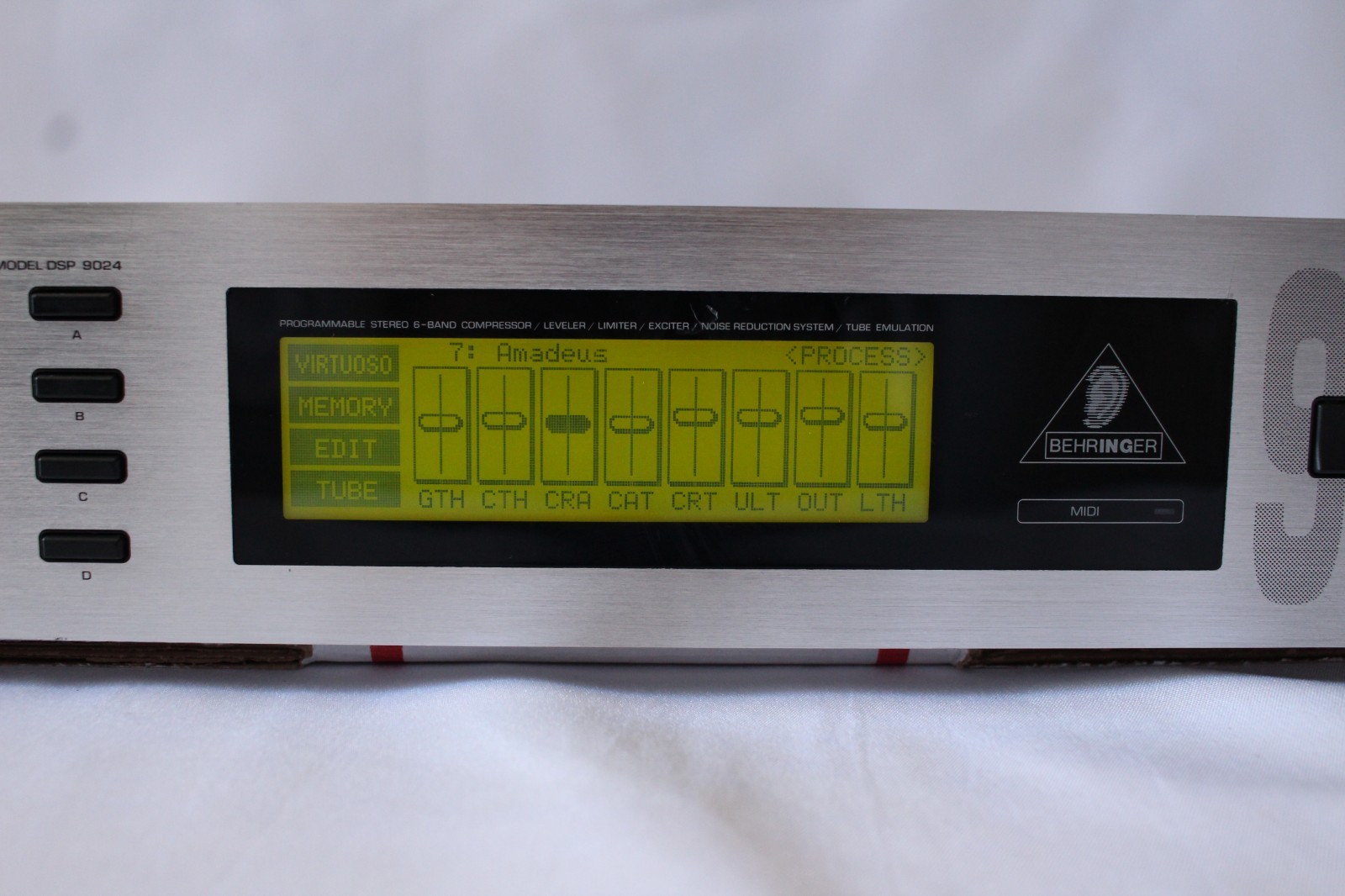 Behringer DSP9024 Ultra-Dyne Pro Digital Processor 24bit Dual DSP Mainframe