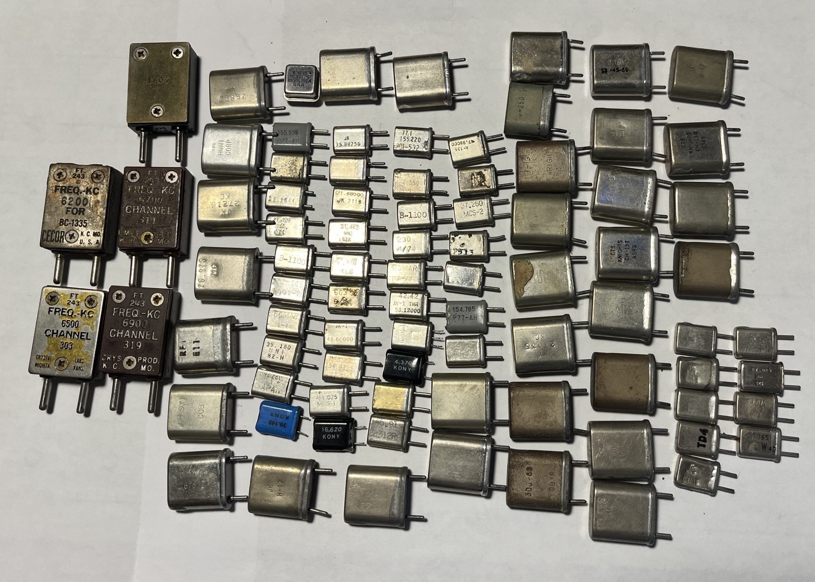 LOT OF 75+ RADIO CRYSTALS CB - SCANNER - HAM RADIO