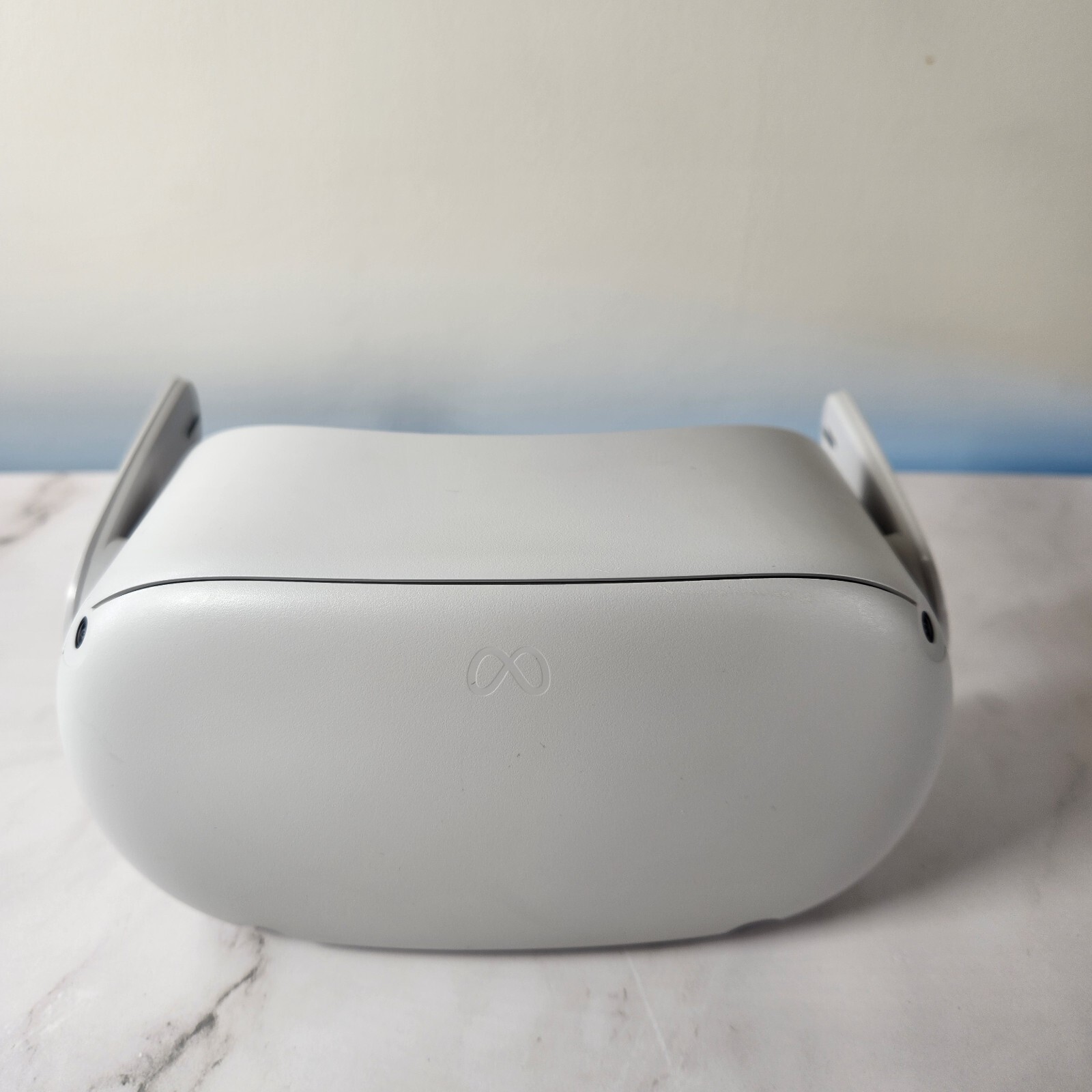 Oculus Quest 2 128 GB Advanced All-in-one VR Headset–White