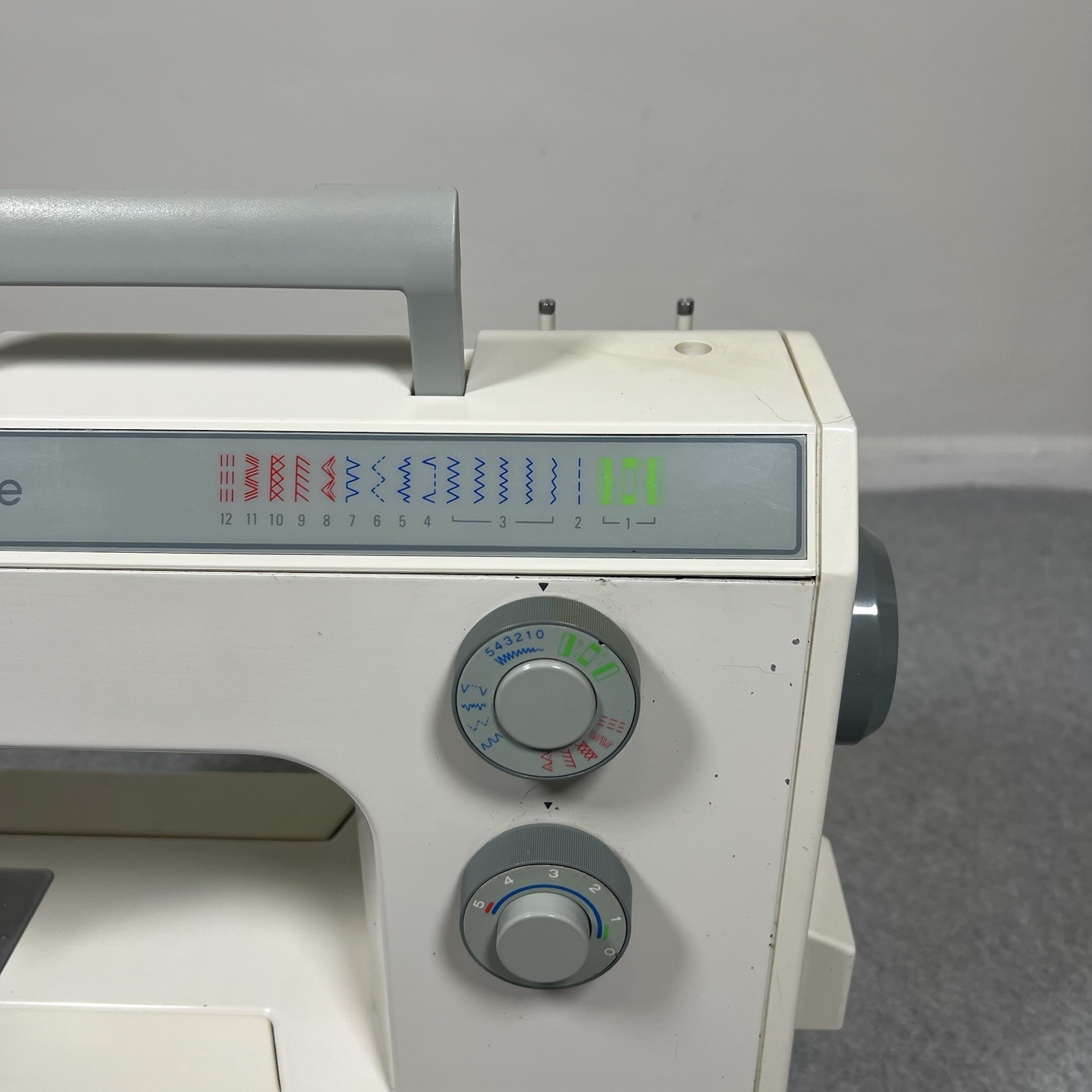 BERNETTE 720 Sewing Machine Heavy Duty 200 B W/ Cover READ