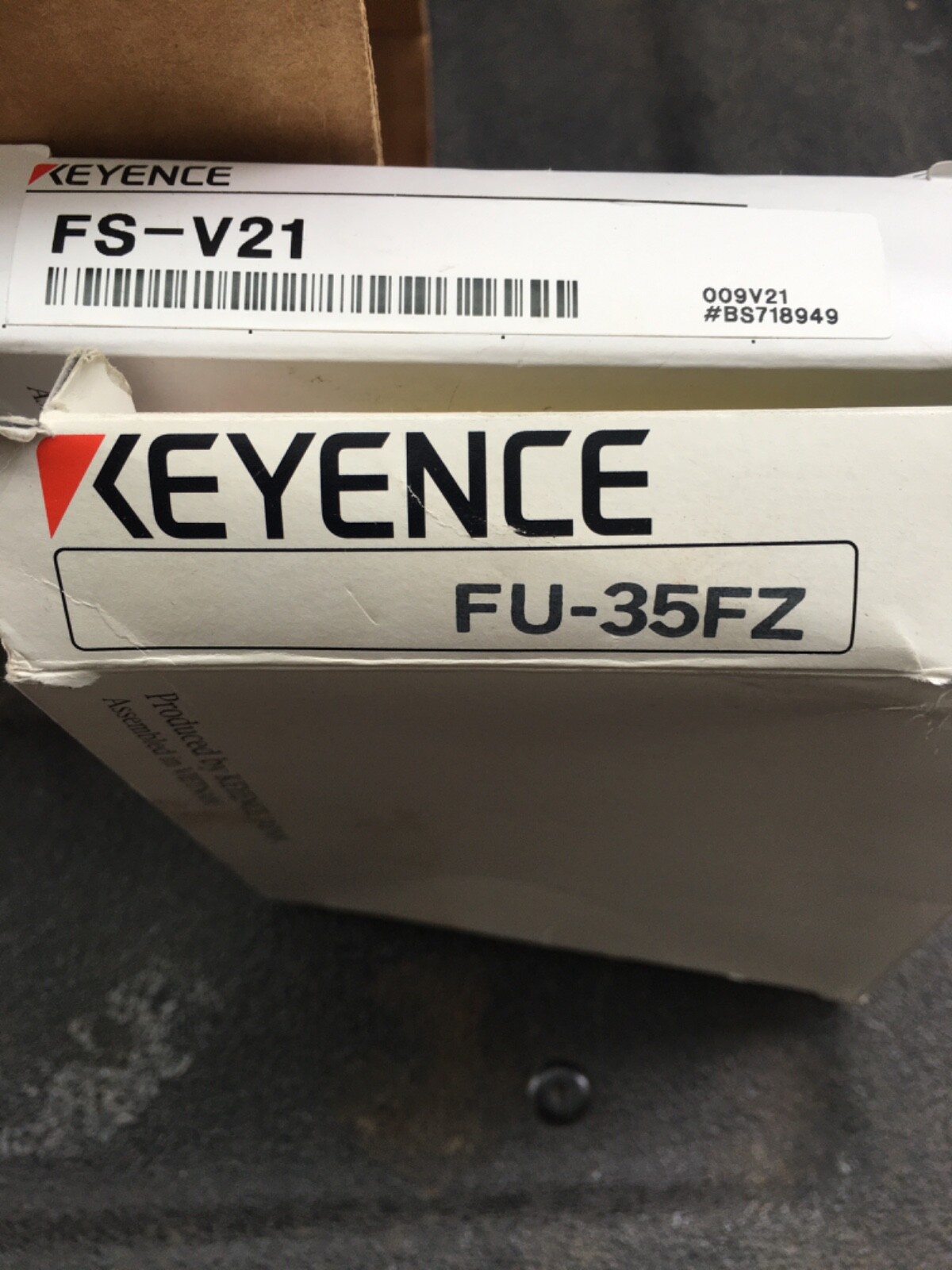 KEYENCE FS-V21, and FU-35FZ, (bin34)
