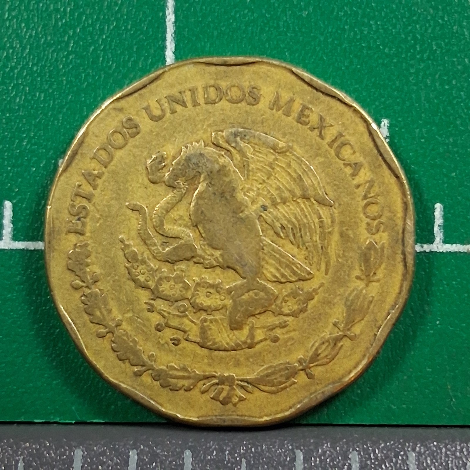 1992-M Mexico 50 Centavos Coat of Arms / Aztec Sun Stone Aluminum-Bronze Coin