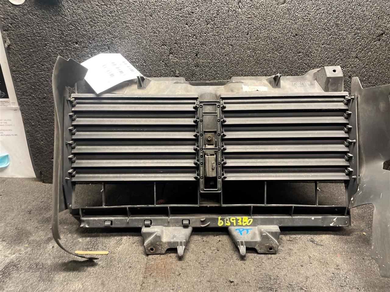 (LOCAL PICKUP ONLY) RAM1500   2015 Air Shutter 2105464