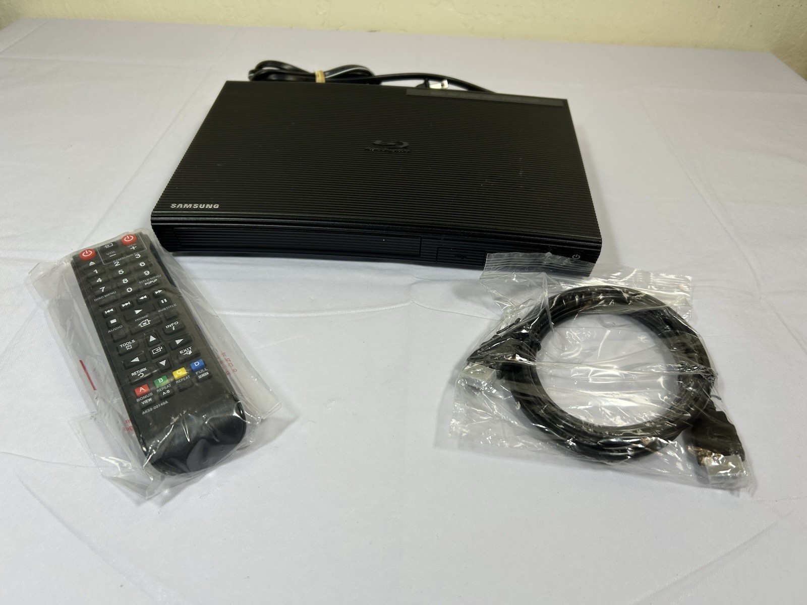 Samsung BD-JM51 Blu-Ray DVD Player w/ New Remote & HDMI Cable - Tested