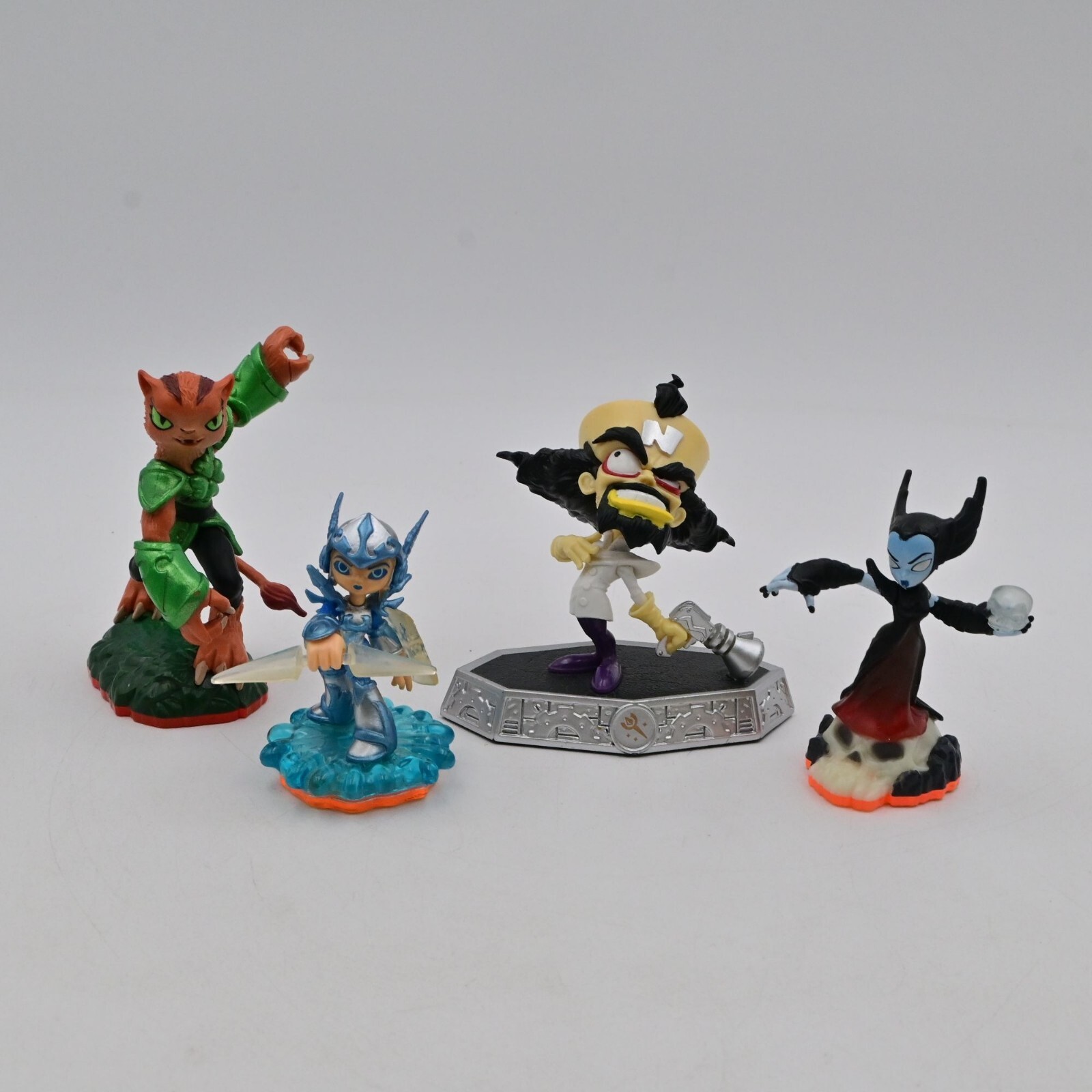 Skylanders Figure Lot Of 4 Characters Spyro N. Brio Cynder & Gill Grunt