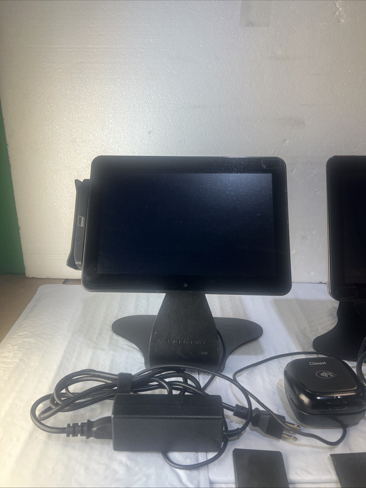 2 ELO Toast POS System 1Touchscreen ESY10i1+TD100