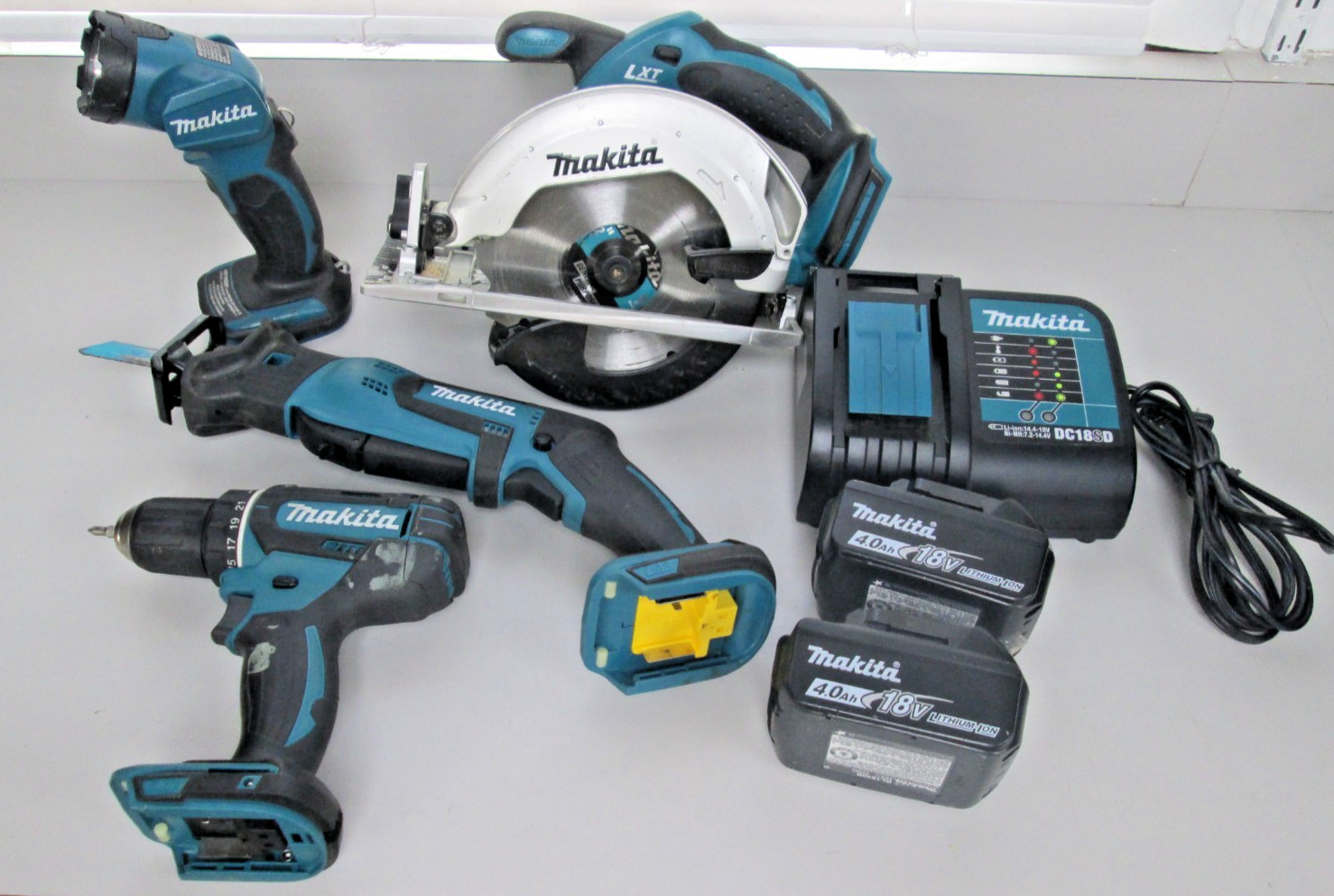 MAKITA 18V TOOL SET WITH (2) 4Ah BATTERIES & CHARGER