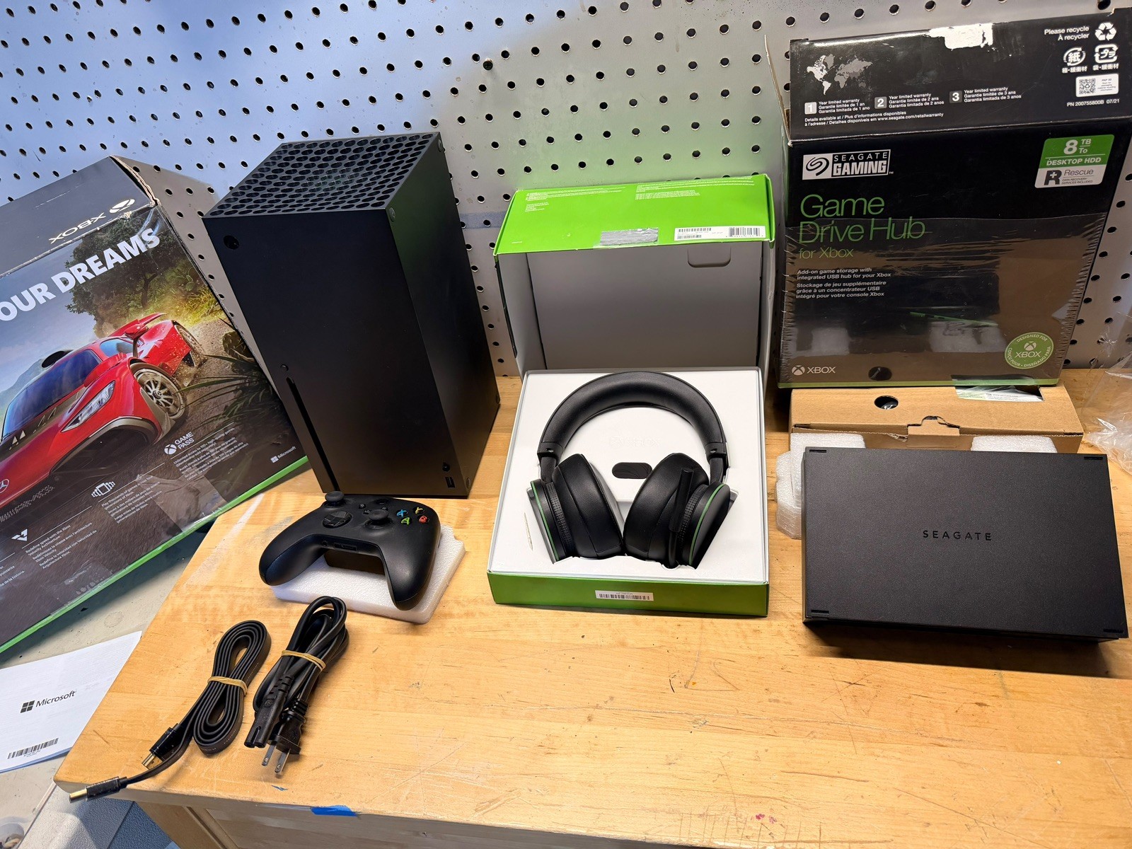 Xbox Series X 1TB 4K Console w/Controller, 1TB HDD, rechargeable battery& Cables
