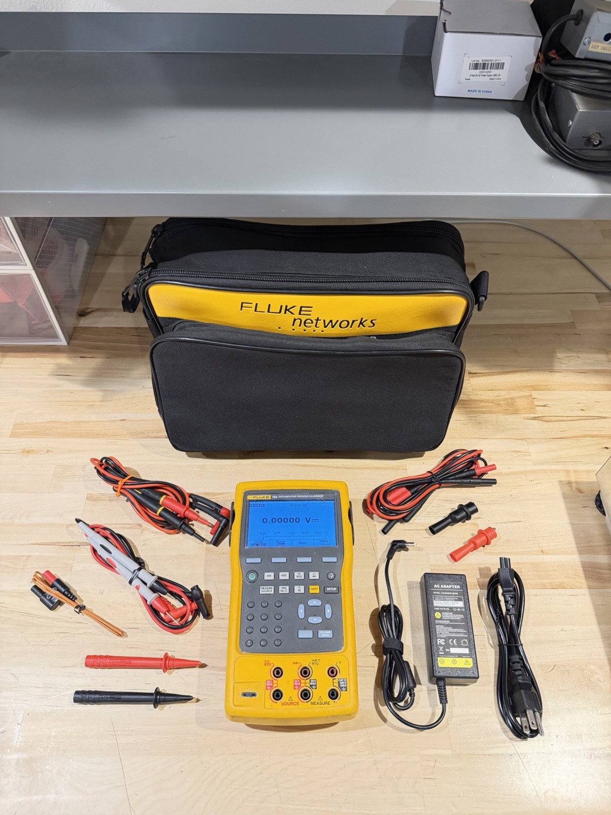 FLUKE 754 DOCUMENTING PROCESS CALIBRATOR W/ ACCESSORIES (TESTED) FREE SHIPPING
