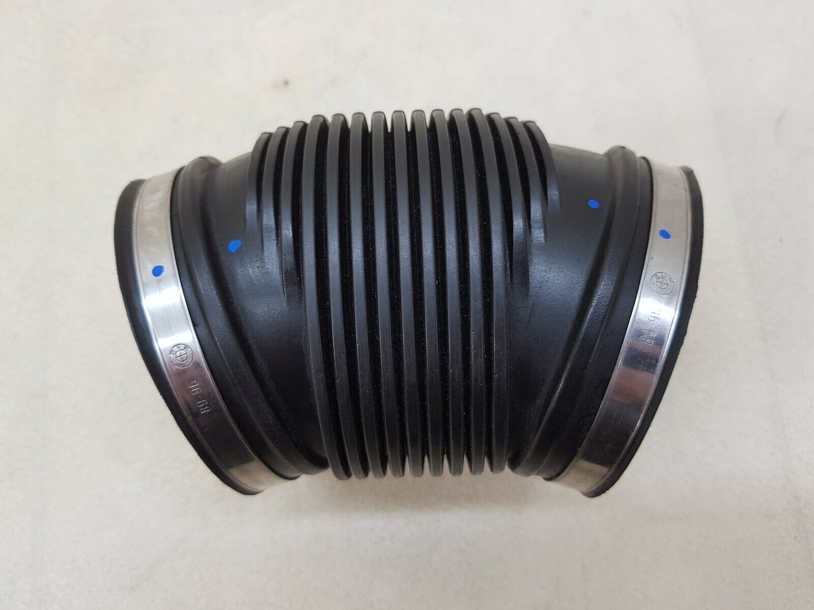 BMW M5 F10 11-16 4.4 PETROL AIR BOX TO TURBO PIPE HOSE PASSENGER LEFT BANK