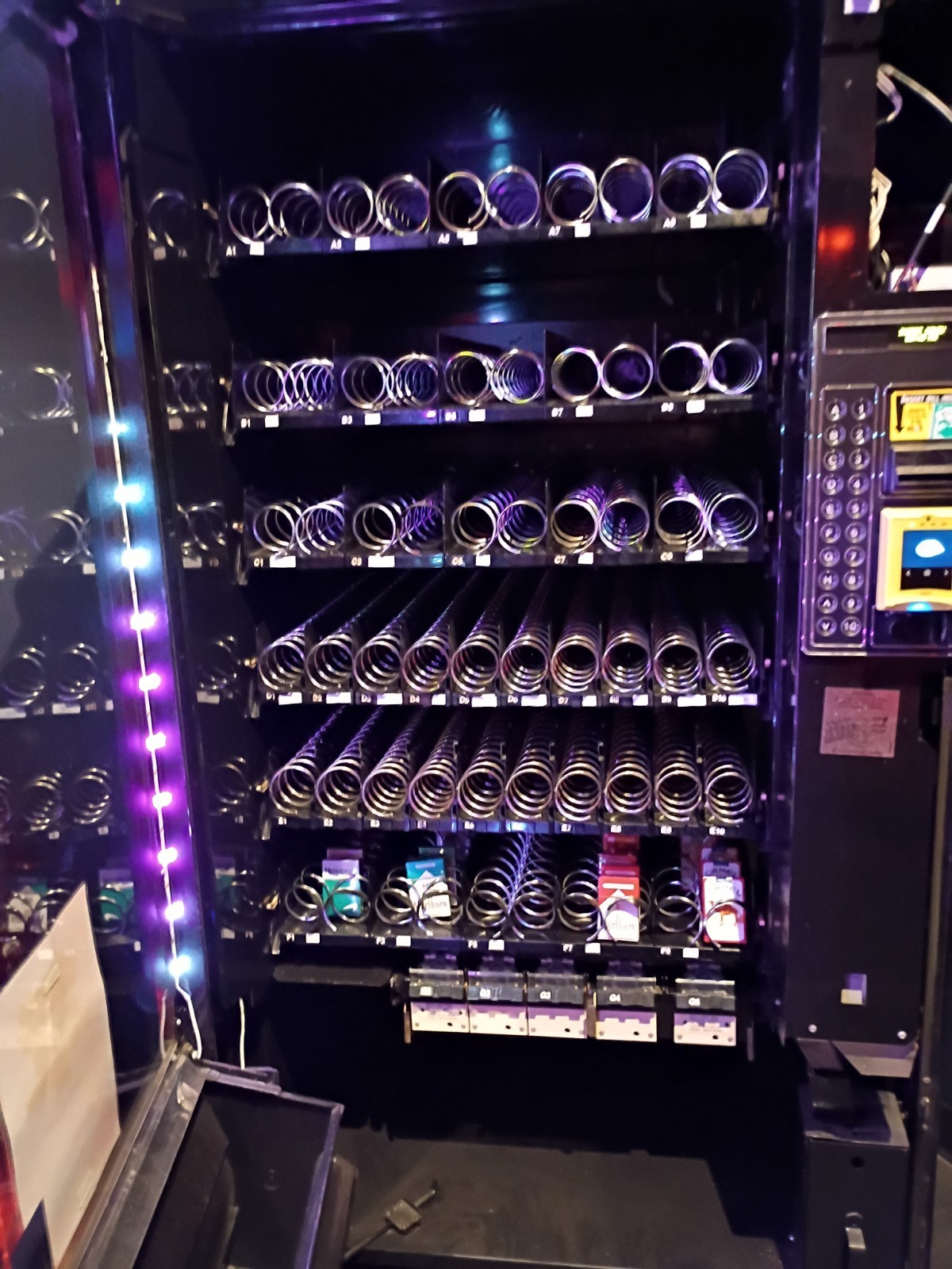 Snack Machine Model Vending machine