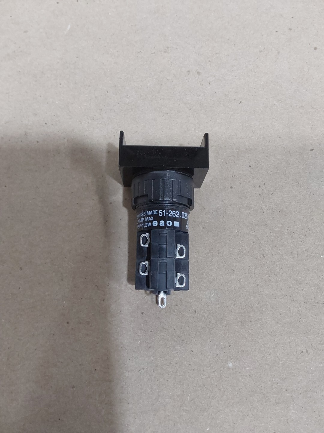 EAO SWITCH, 2NO, 2NC MAINTAIN 51-262.025 2