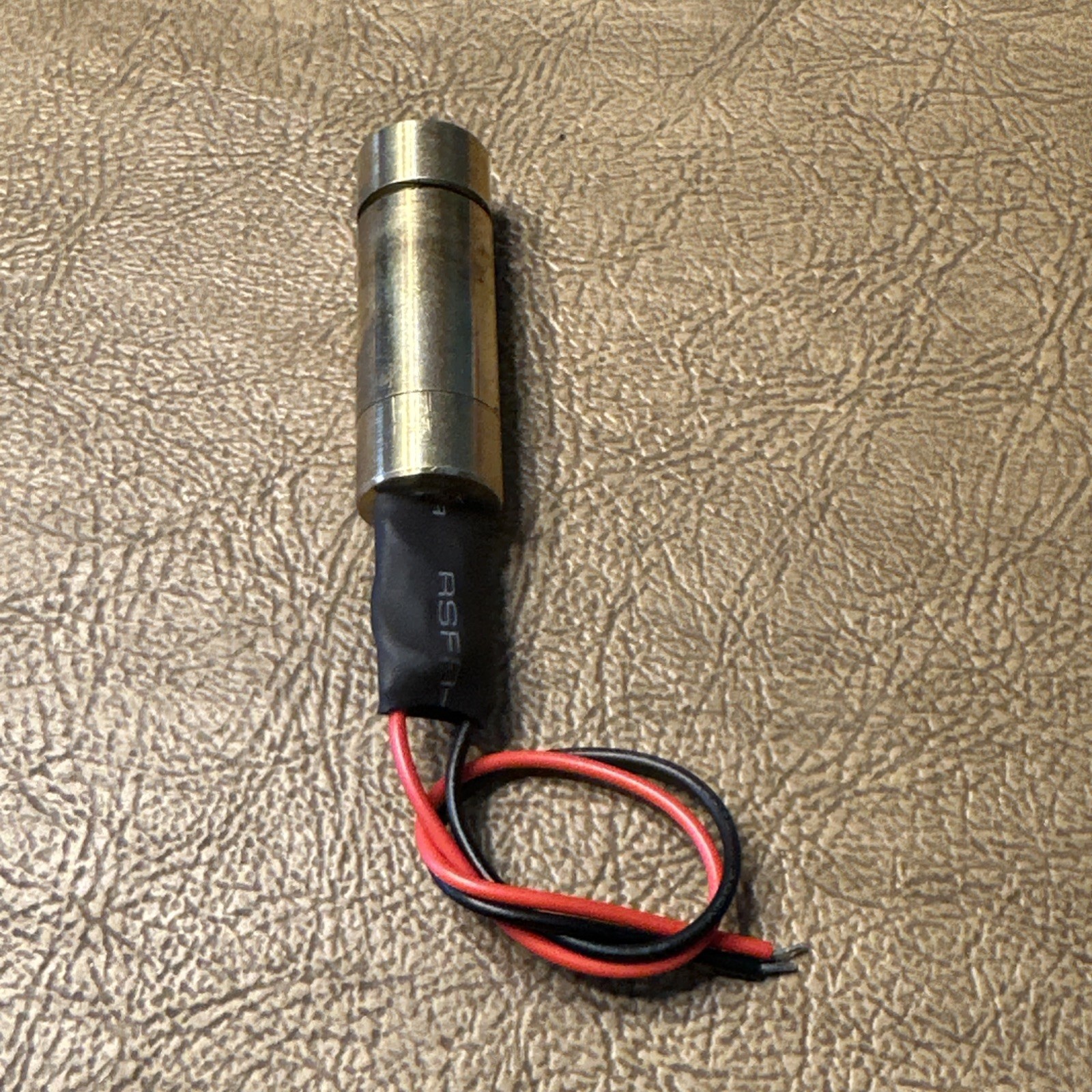 BRAND NEW ~ LASER LINE DIODE W/Leads.      OP39