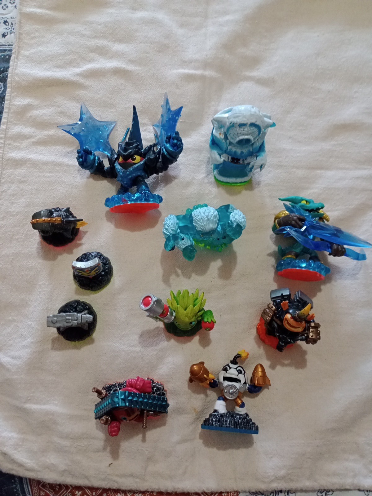 Assorted Skylanders Lot Of 11 Not Tested