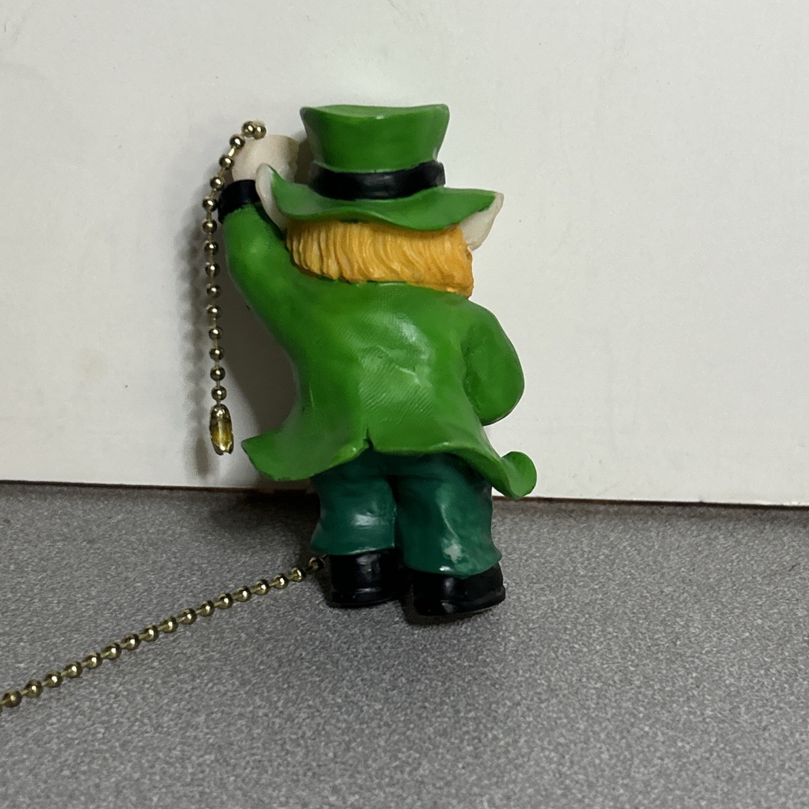 Holiday Characters & Other Ceiling Fan Pull Gold Chain Decor 8" *CHOICE VOL DISC
