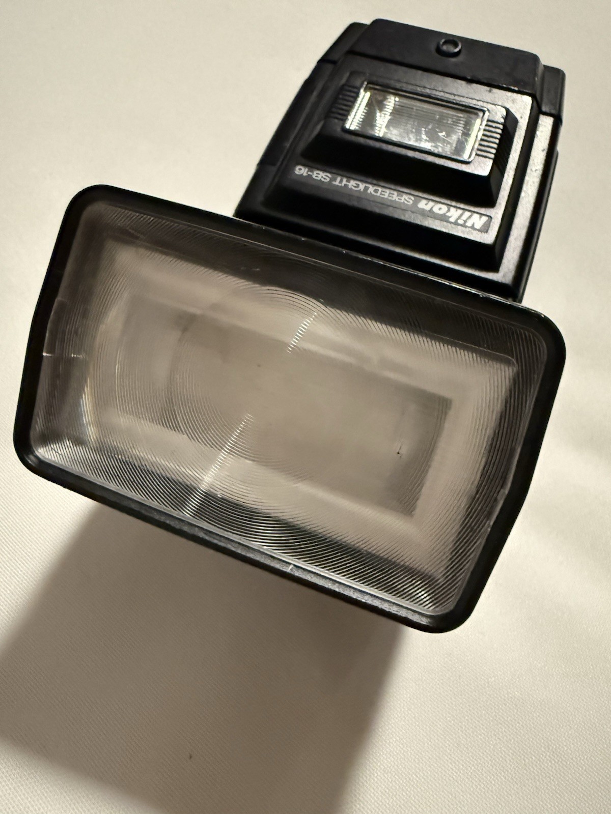 Nikon Speedlight SB-16 Flash, Sync Cord, Diffuser & Case-New Batteries-Works