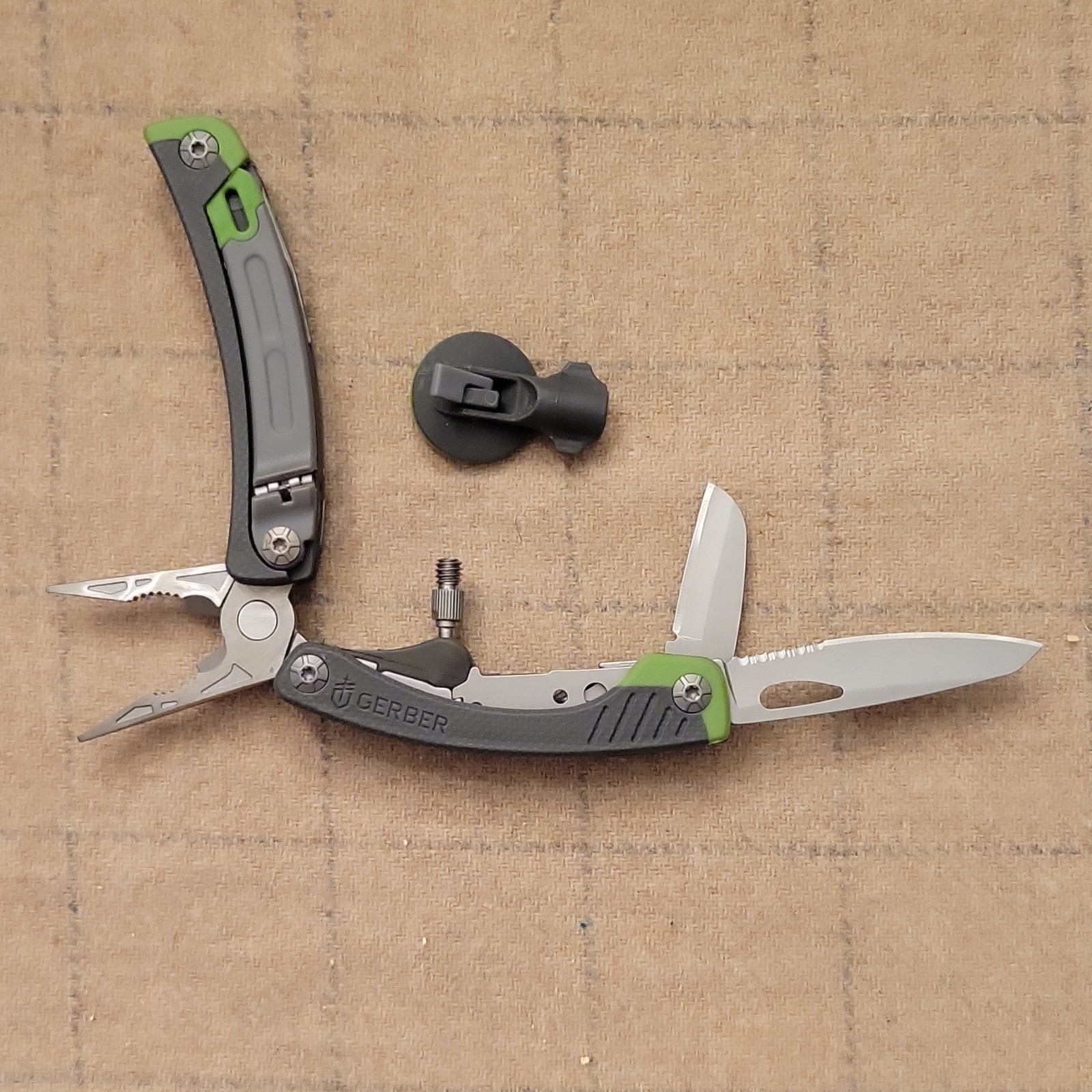 Gerber Steady Multi-Tool with Pliers, Knife, Sheath, and Box