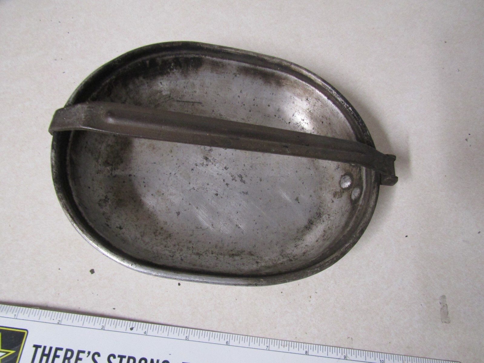 US MILITARY ONE HALF OF A MESS KIT WELL USED WW1 ERA DATED 1918 HOLD HISTORY