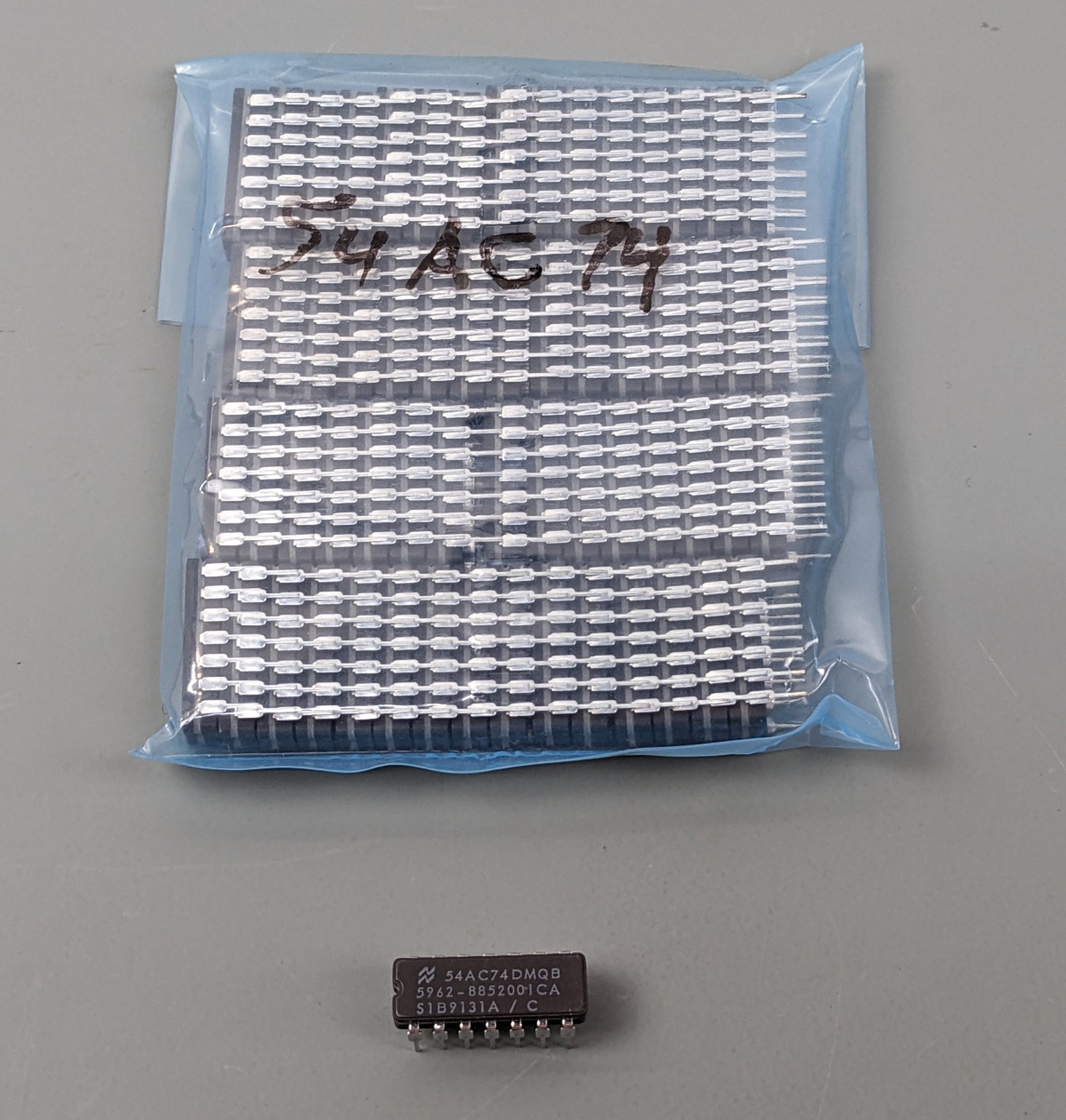 (60) 54AC74 Dual Type D Flip-Flop ICs (Like 74AC74, 74HC74)