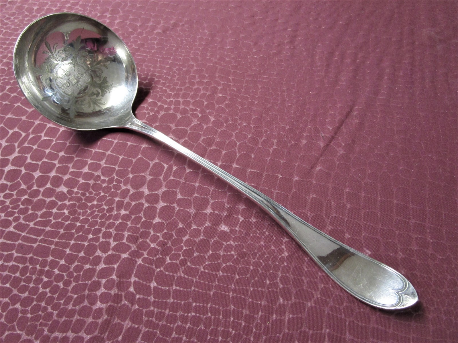 THREADED OVAL 1874 Ladle Gothic Style Engraved Bowl Silverplate No Monogram   lu