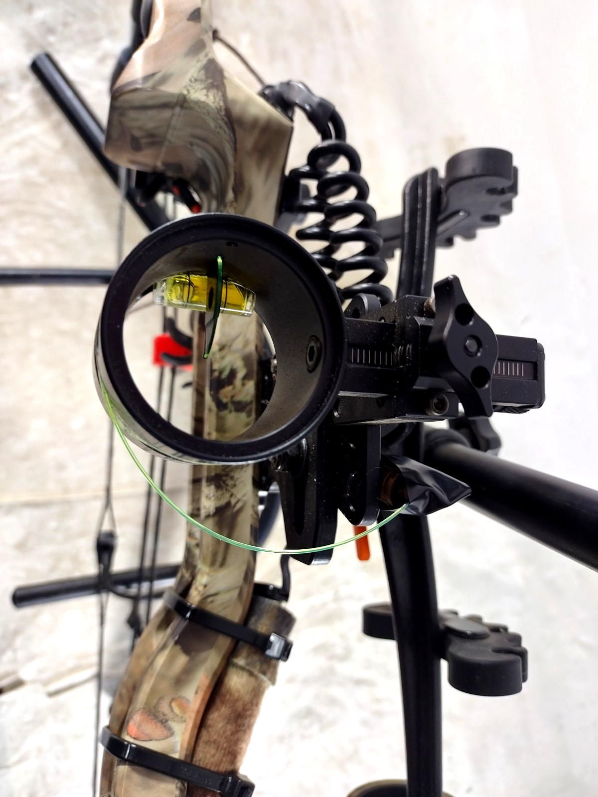 PSE Brute Compound Bow - RH - 25-30” - 60-70#