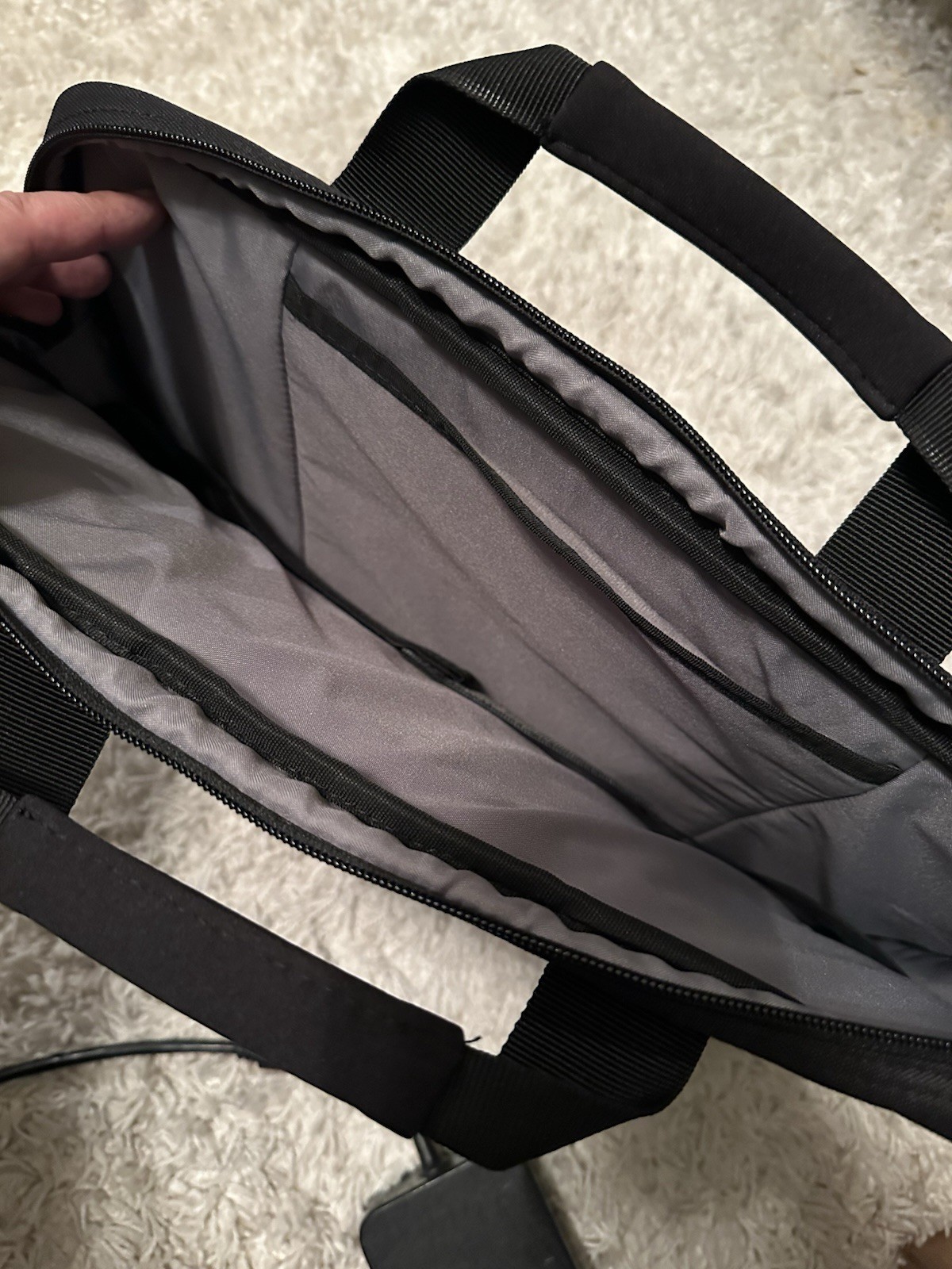 Amazon Basics 17 soft padded laptop bag. Barely used and in great condition