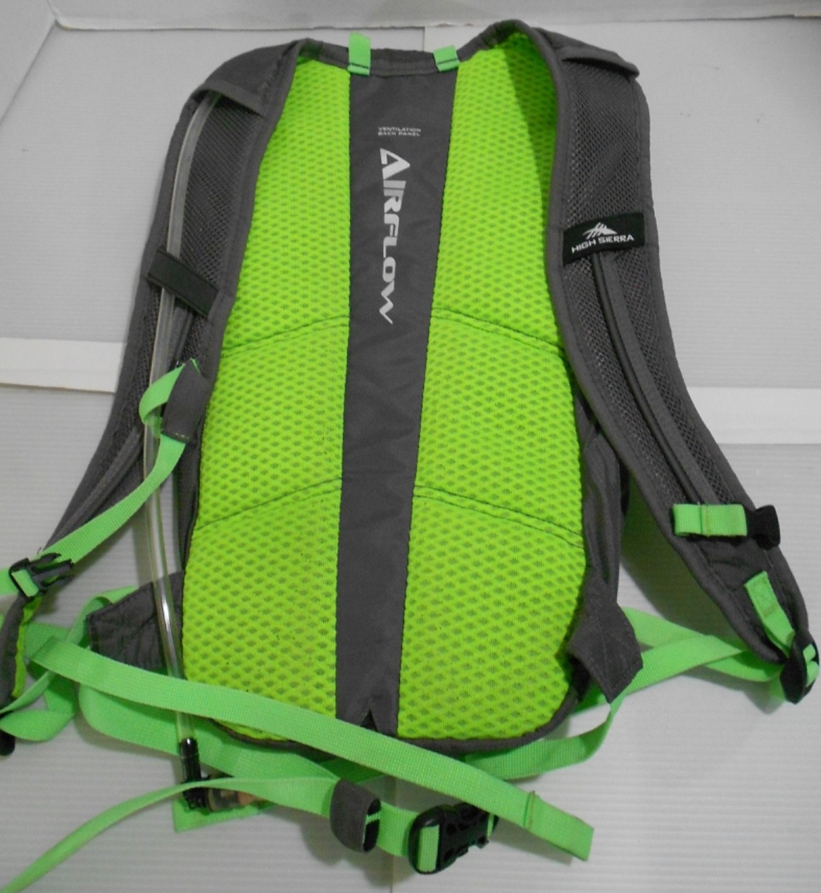 **VERY NICE ** High Sierra Visalia 9 Hydration Pack 2L - Gray/Green