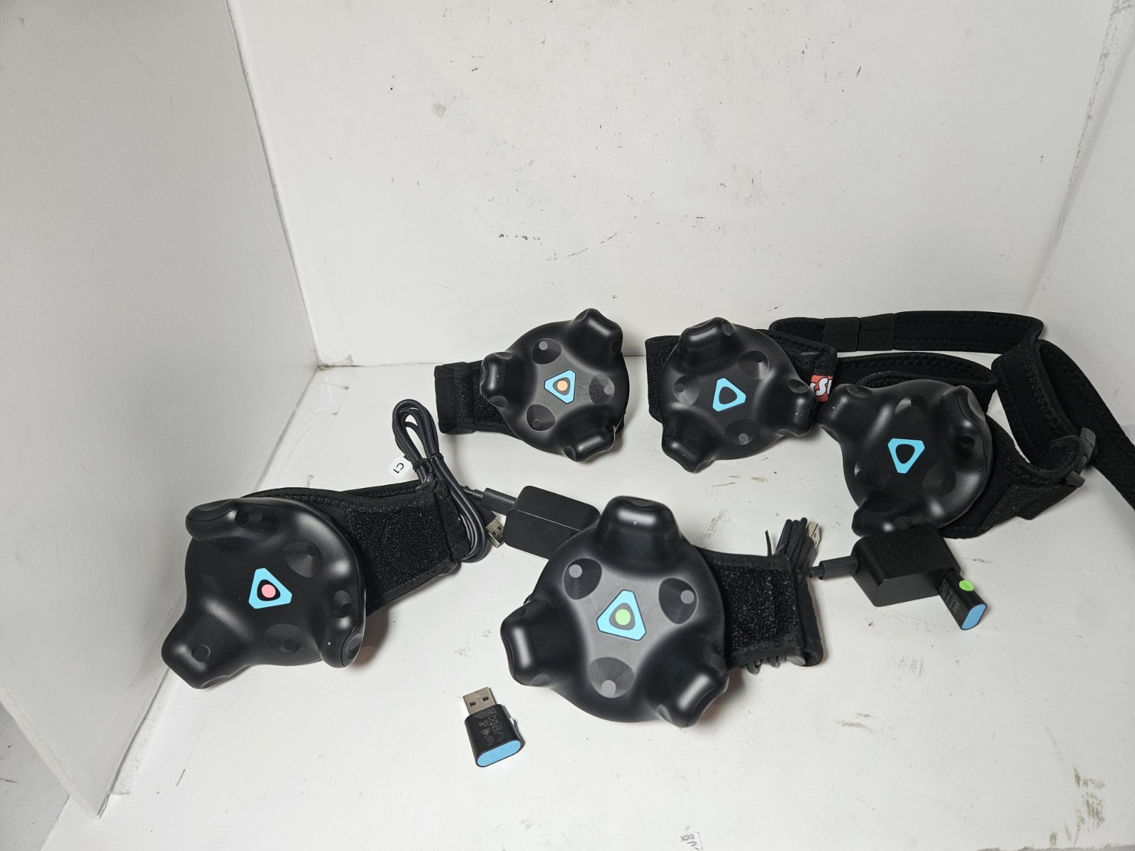 HTC VIVE Tracker 2.0 (2018 Model) x6 Set - Tested & Working X3 USB Connectors