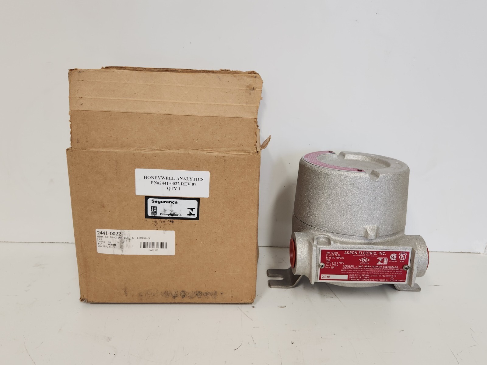 NEW OLD STOCK! AKRON ELECTRIC 6 TERMINAL EXPLOSION PROOF ENCLOUSURE 2441-0022