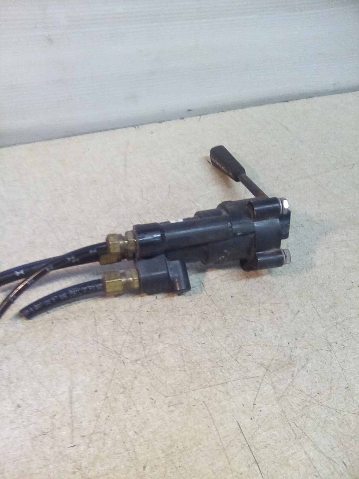 1998 Mack Bendix T-294095-A Trailer Brake Valve