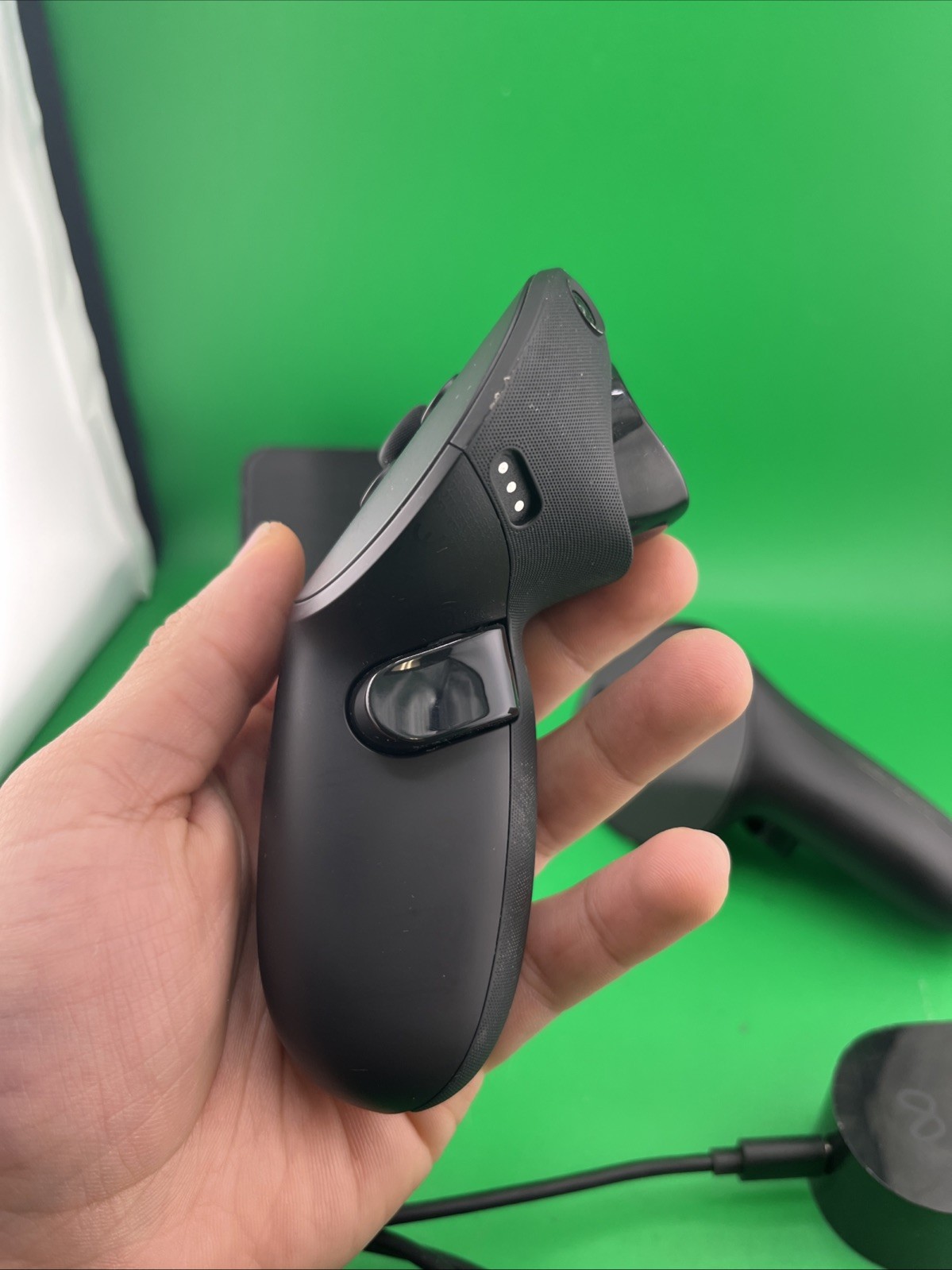 Meta Quest Pro VR Controllers LW9VM4 With Charger (T01)