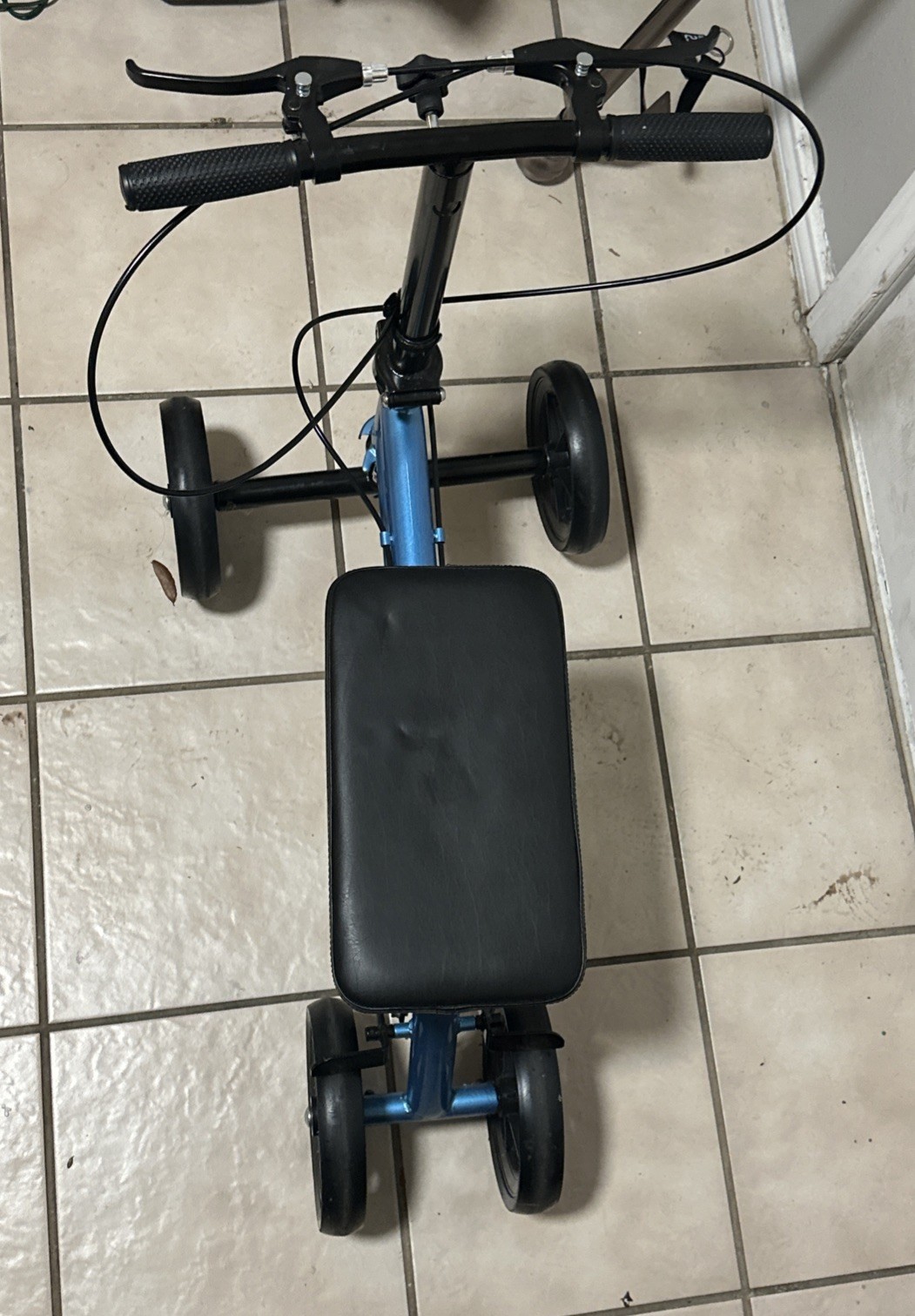 Lightweight KneeRover Foldable & Adjustable Knee Scooter