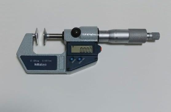 Mitutoyo Micrometer 0-25 mm with Storage Case Dimensional Measurement Instrument