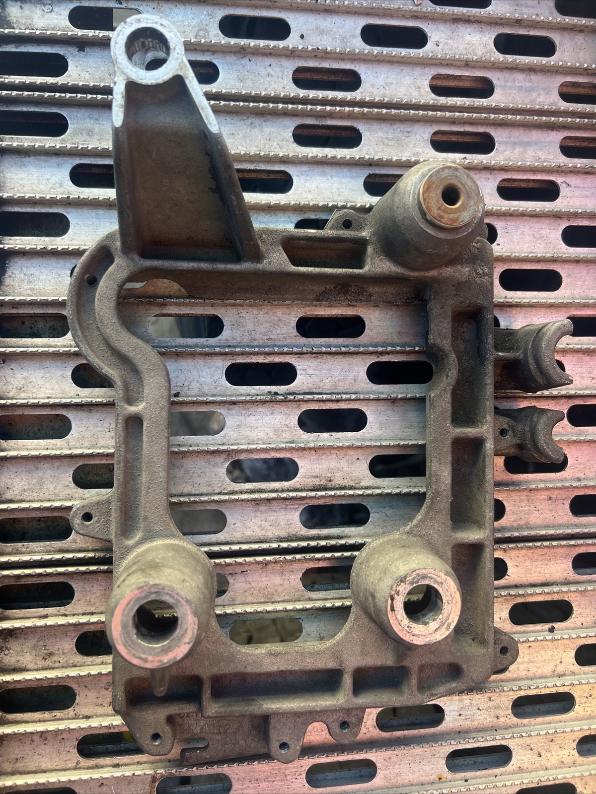 MAXXFORCE 13 ECM MOUNTING BRACKET 6211640-0314