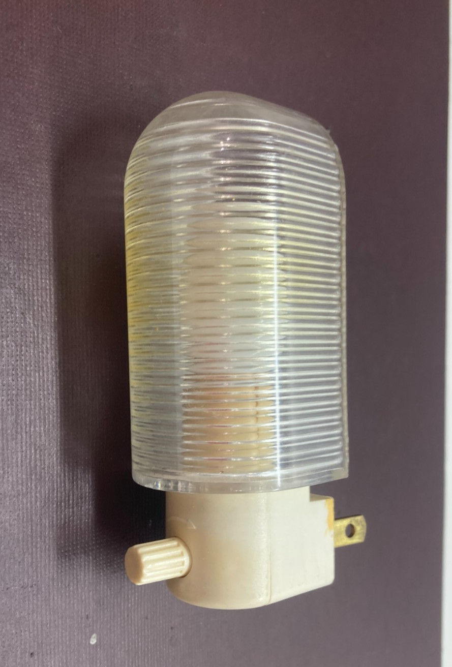 Jelin Clear Plastic Plug in night light