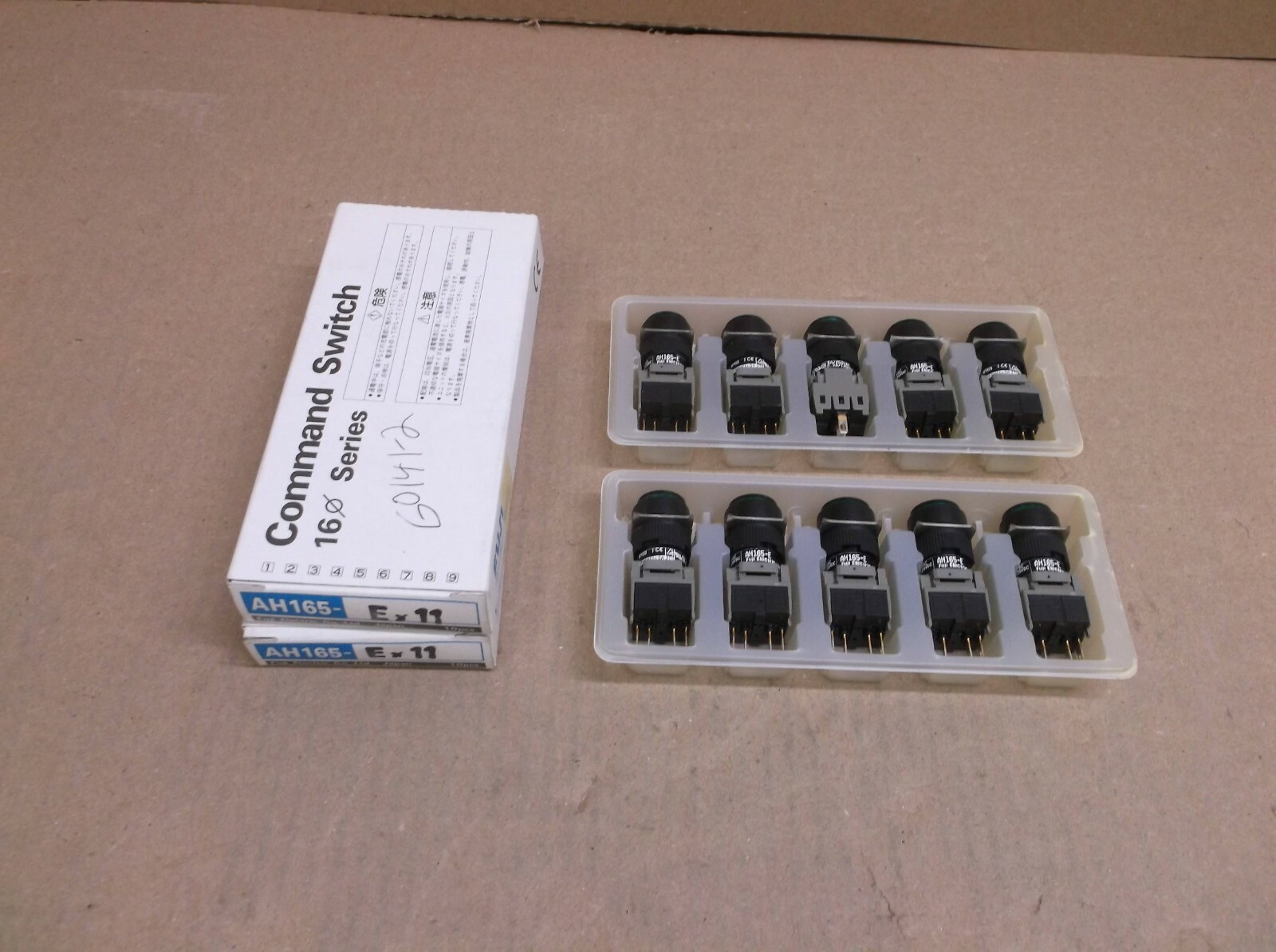 AH165-EG11 Fuji NEW IN Box 16mm Green CNC Mazak Pushbutton AH165EG11 AH165-EG