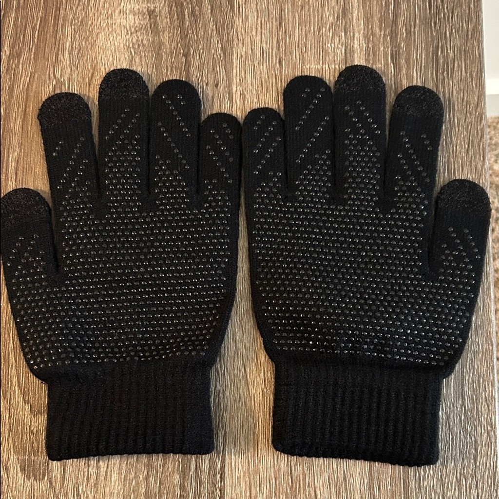 Legendary Whitetails Black and Gray Knit Gloves Set